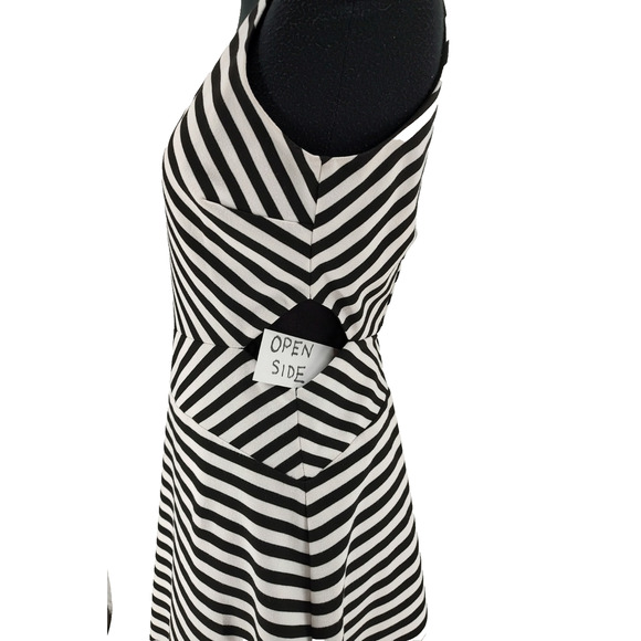 Michael Kors Woman Black White Stripe Fit&Flare Dress Size 6 Bodice Line Cut Out - Picture 2 of 13